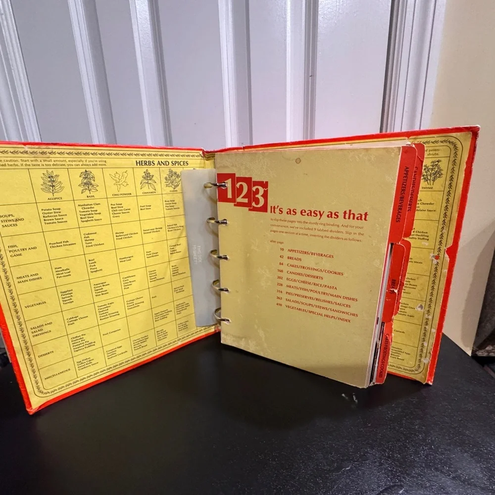 Vintage Betty Crocker's Cookbook twenty sixth printing 1976 5 ring binder book